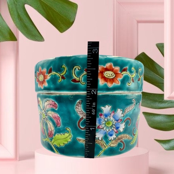 Handcrafted Chinese Floral Enameled Porcelain Covered Trinket or Jewelry Dish - Picture 9 of 9